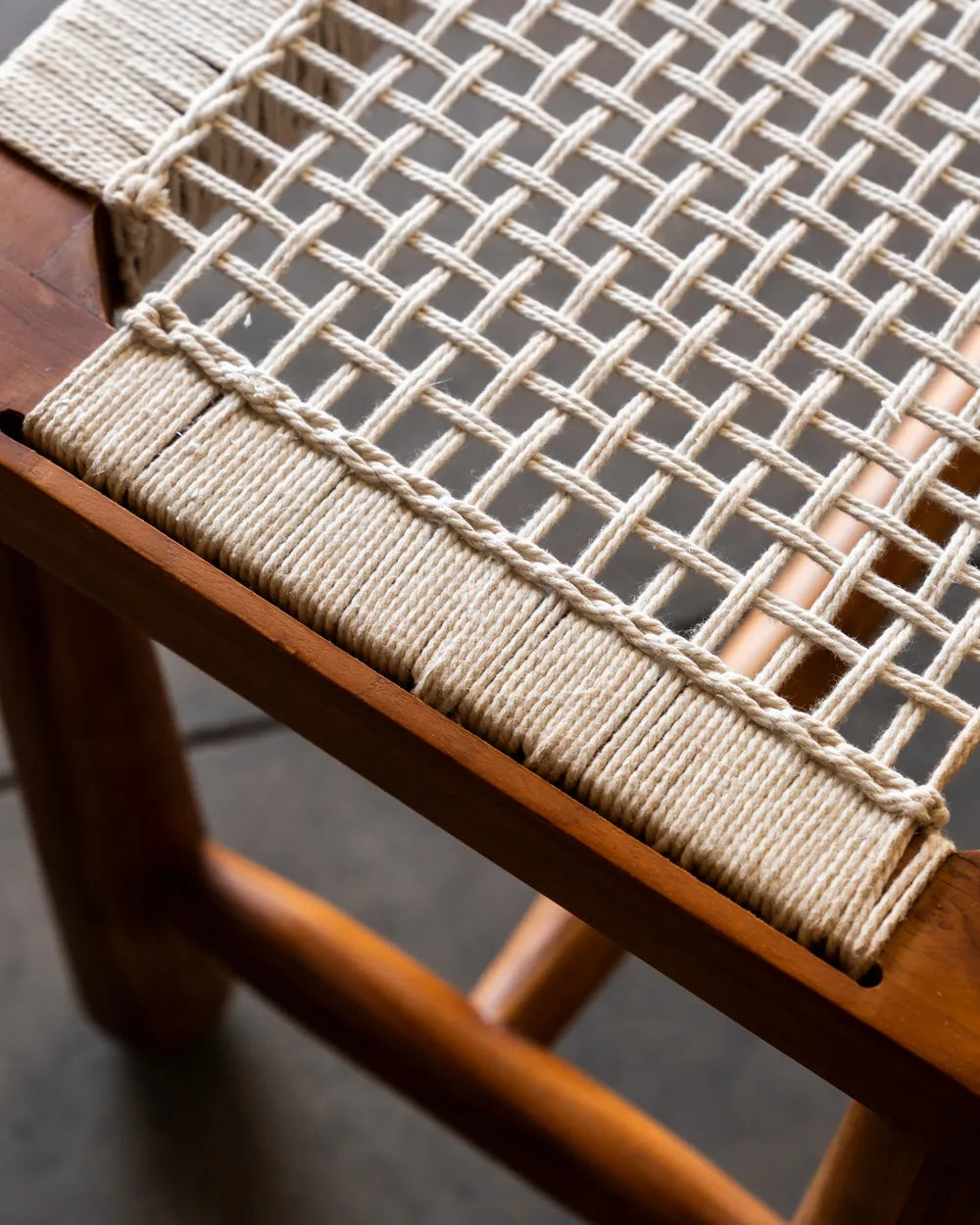 Banco Ramai en Madera Teca y Macramé - Small