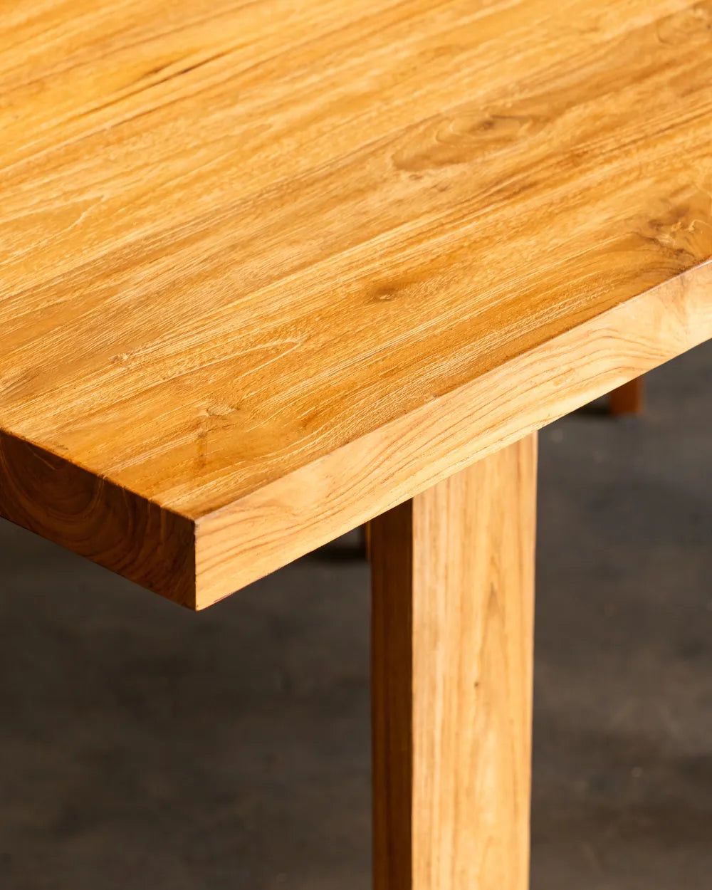 Mesa de Comedor Satu en Madera Teca