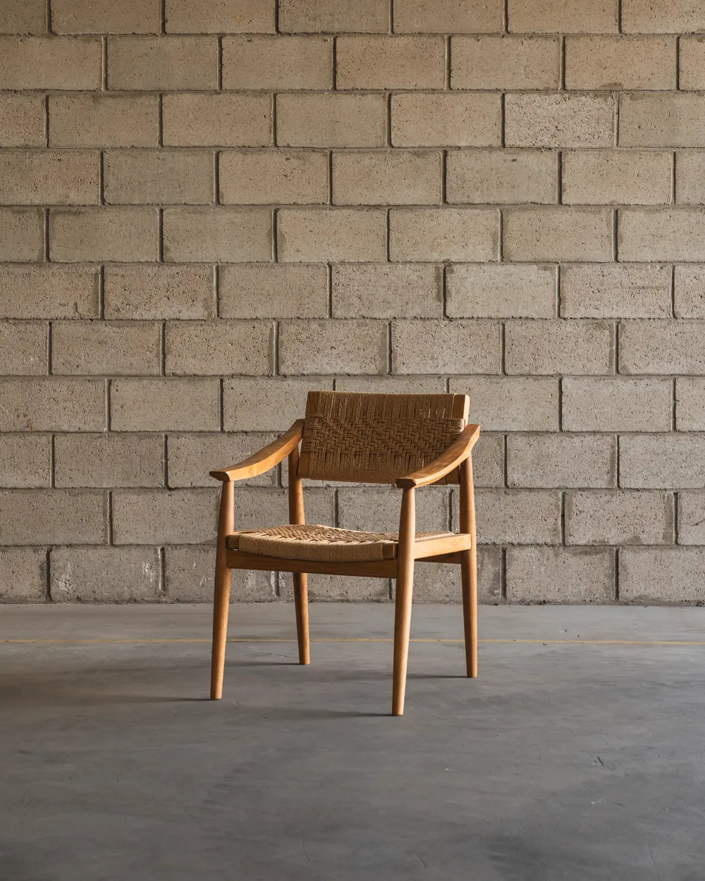 Silla con Apoyabrazos Damar en Madera Teca
