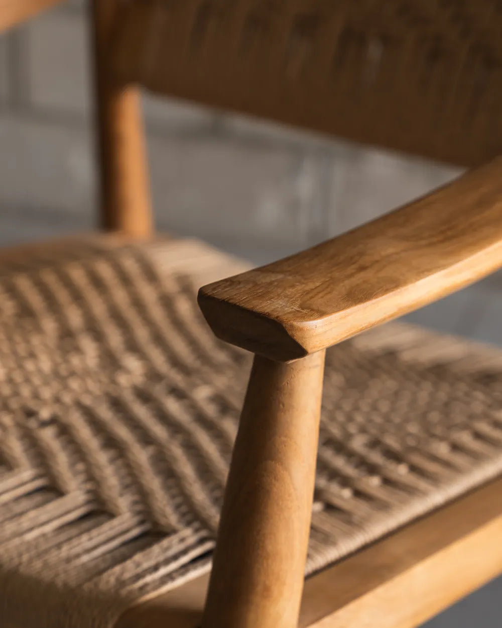 Silla con Apoyabrazos Damar en Madera Teca