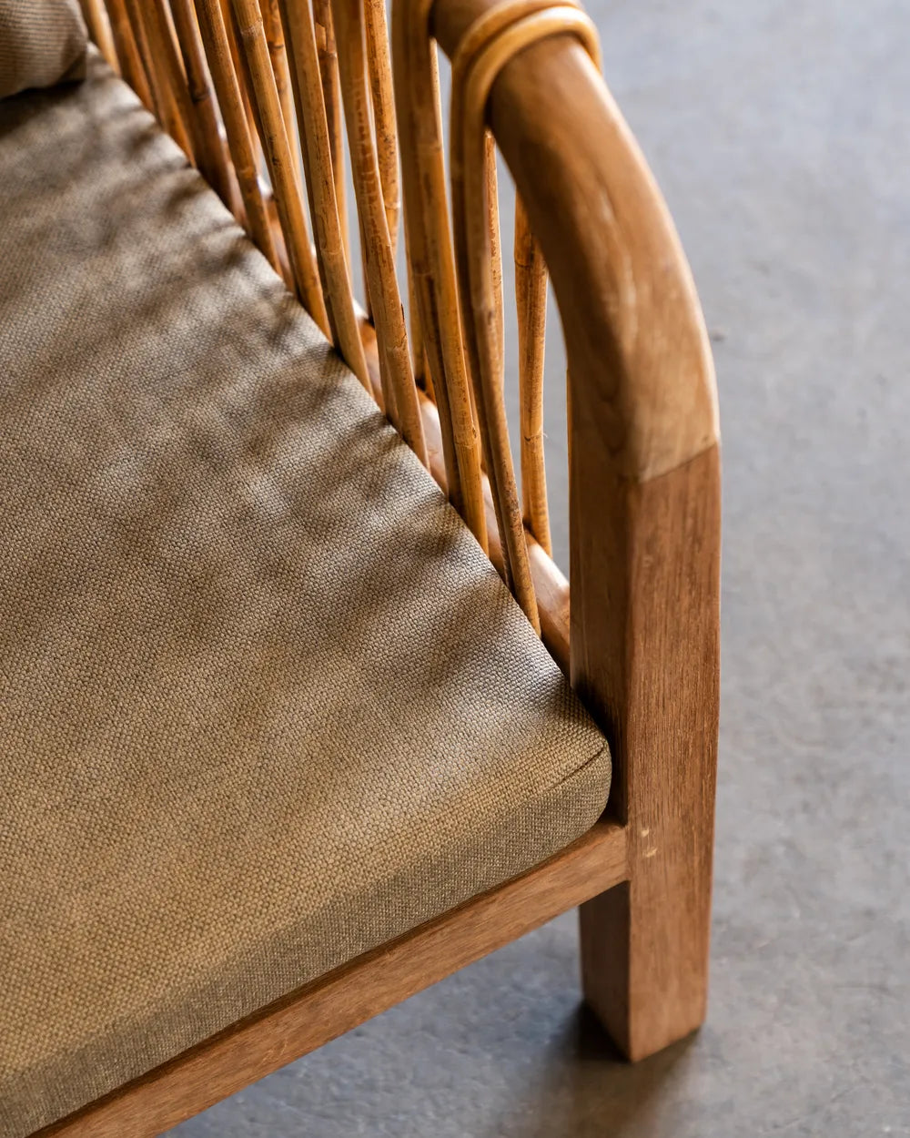 Sillón Rawa en Madera Teca y Ratán