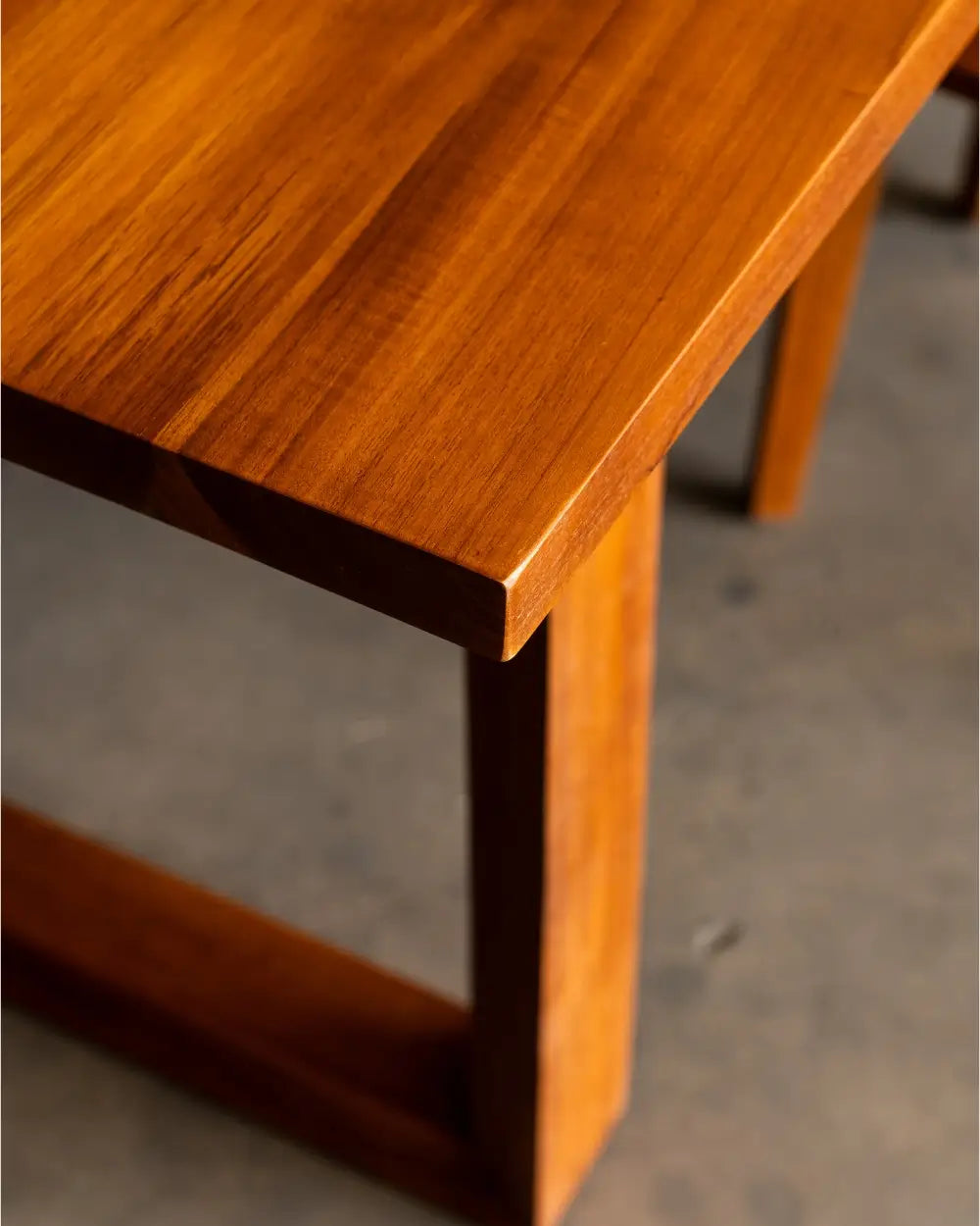 Mesa de Comedor Pagi en Madera Teca