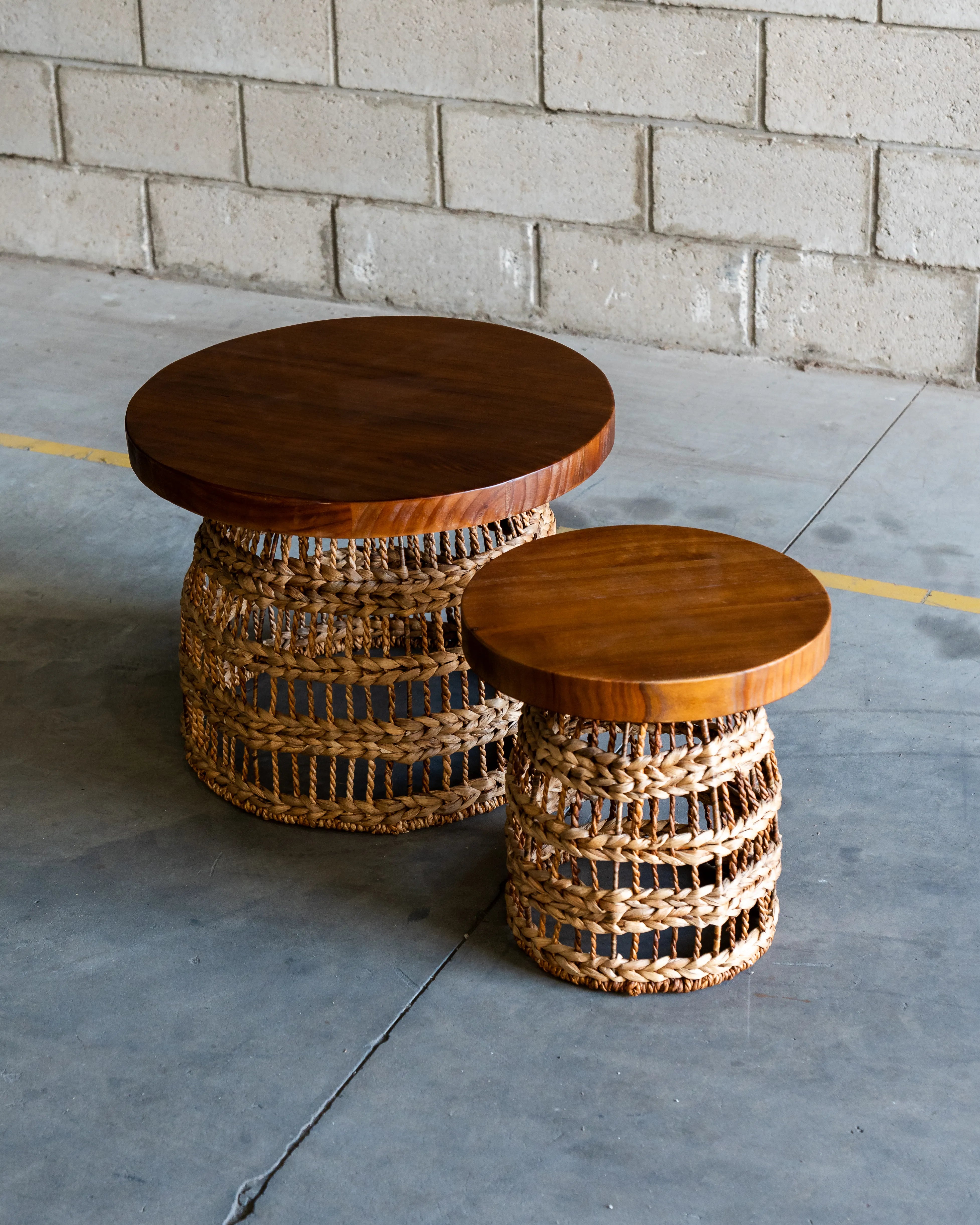 Mesa Ratona Bunda en Madera Mindi y Seagrass - Small