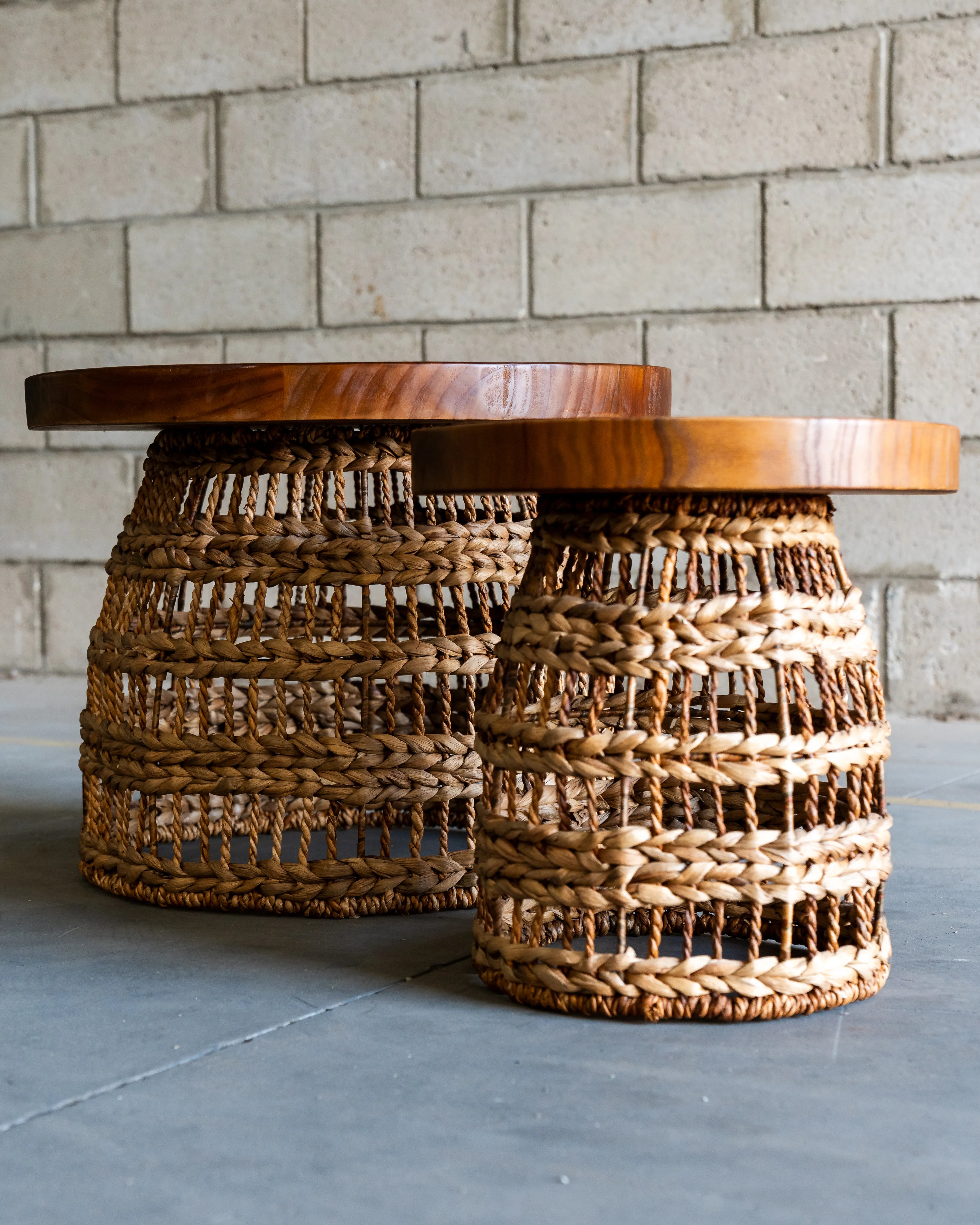 Mesa Ratona Bunda en Madera Mindi y Seagrass - Small