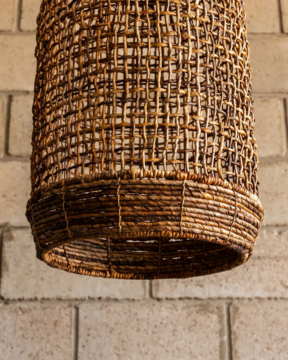 Lámpara Rimba en Madera Teca y Abacá