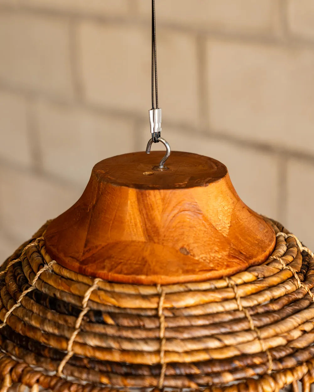 Lámpara Rimba en Madera Teca y Abacá