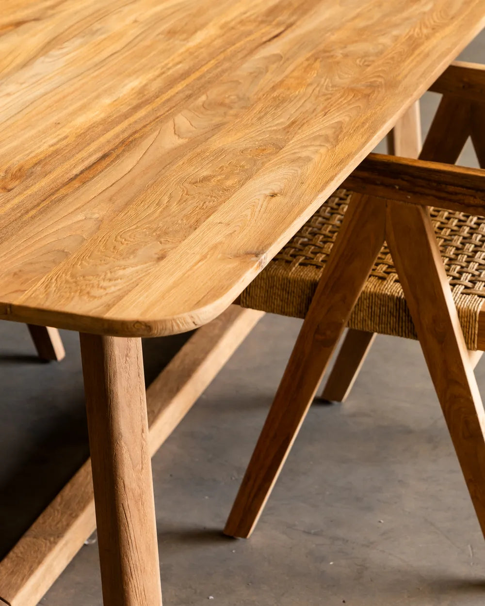 Mesa de Comedor Bekas en Madera Teca