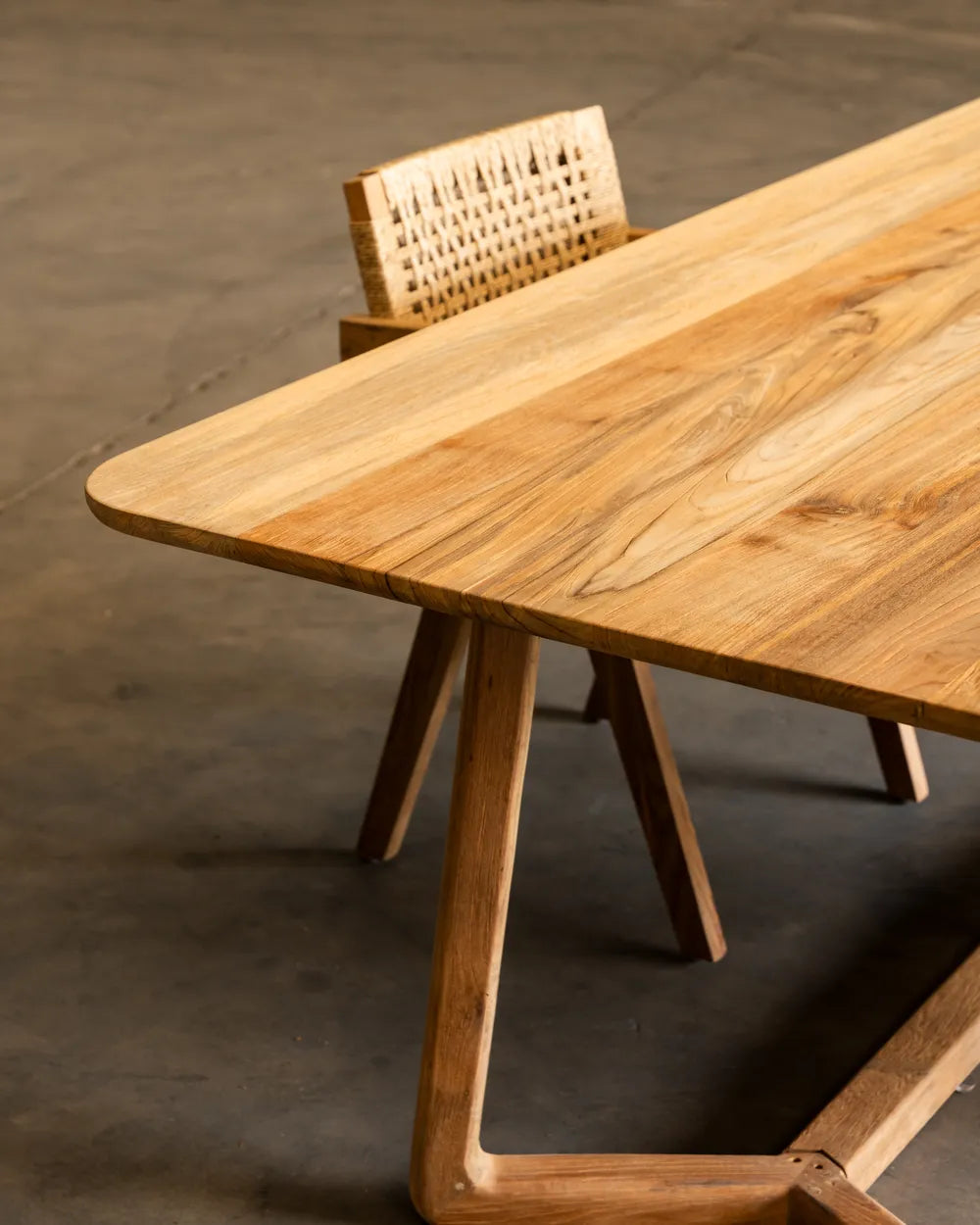 Mesa de Comedor Bekas en Madera Teca